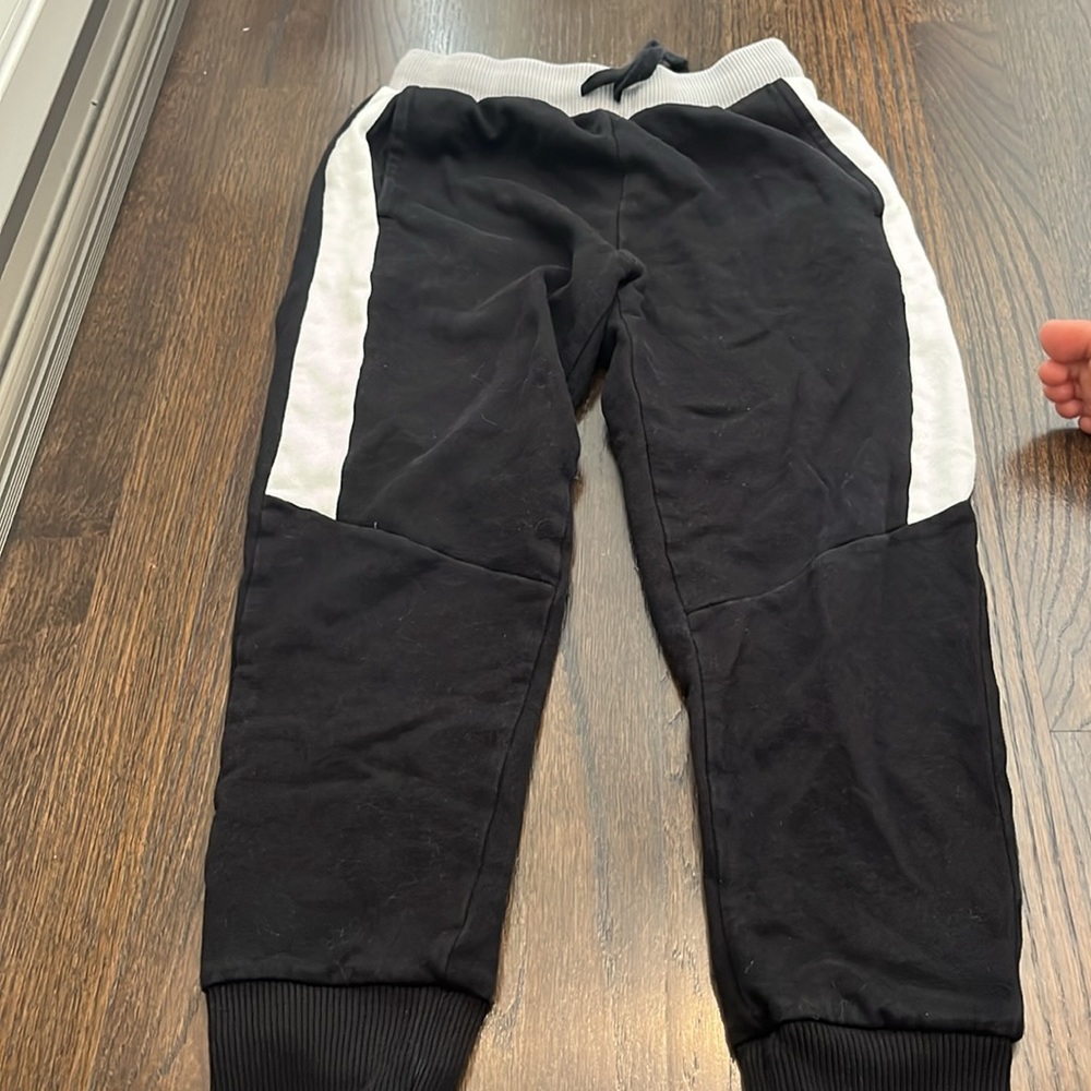 Children’s Place. Boys size small (6-7). Two pairs of fleece lined pants.